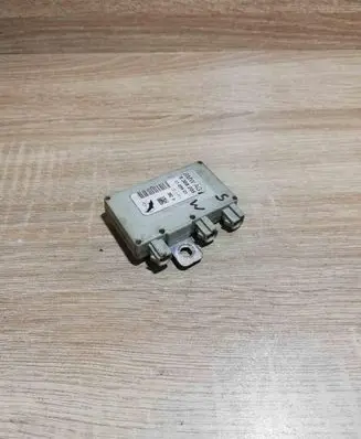BMW 7 E65 E66 Aerial antenna amplifier 8368205