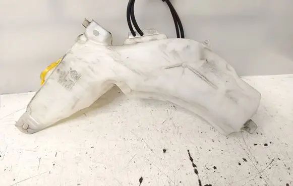 Windshield washer fluid reservoir/tank