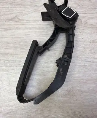 Mercedes-Benz E W211 Accelerator throttle pedal A2113000404