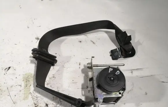 Opel Astra H Front seatbelt 560834801E