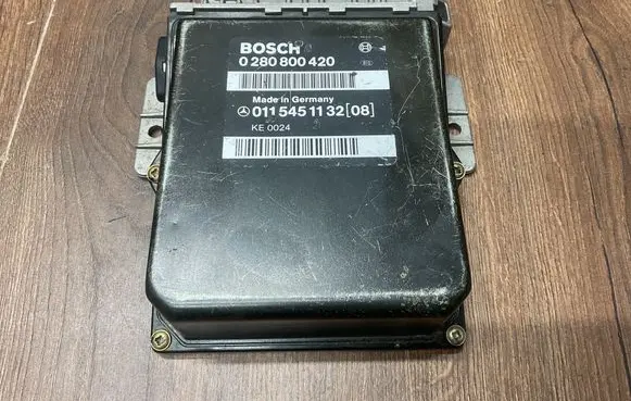 Mercedes-Benz E W124 Engine control unit/module 0280800420 0115451132