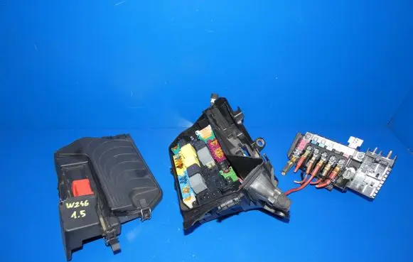 Mercedes-Benz B W246 W242 Fuse box set A2465400024