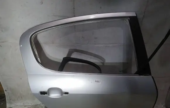 Peugeot 407 Rear door pilkos