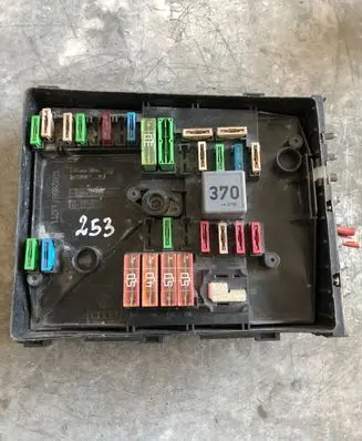 Volkswagen Golf V Fuse module 1K0937125A