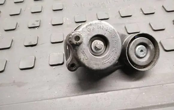 Mercedes-Benz GLK (X204) Alternator belt tensioner A6422001370