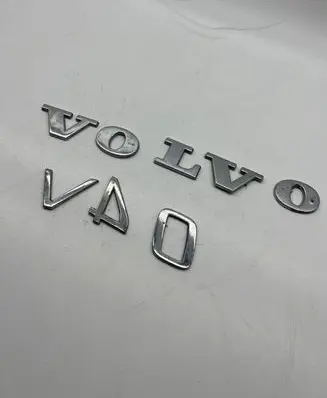 Volvo S40, V40 Manufacturers badge/model letters 7L71