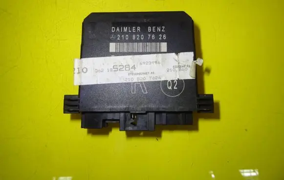 Mercedes-Benz E W210 Door control unit/module 2108207626