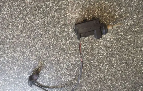 Fuel tank cap lock motor