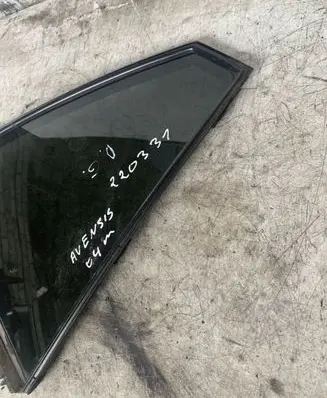 Toyota Avensis T250 Rear side window