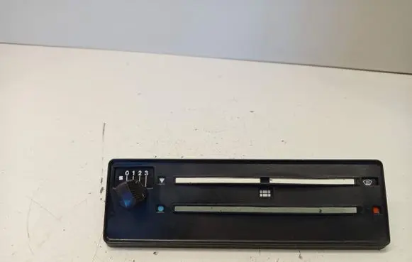 Audi 80 90 B2 Climate control/heater control trim 811819075 811819075D 811820075