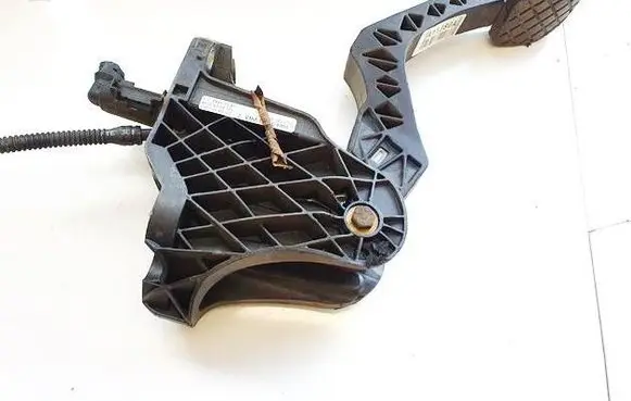 Volkswagen PASSAT B6 Clutch pedal 3C1721059Q