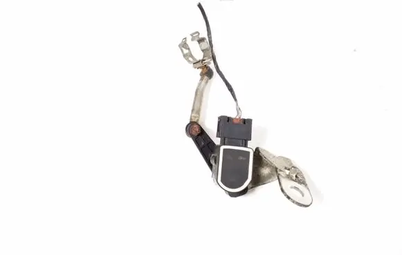 BMW 1 E82 E88 Air suspension front height level sensor 6853752