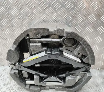 Skoda Superb B8 (3V) Lift Jack 3V0012115D 3Q0011031A