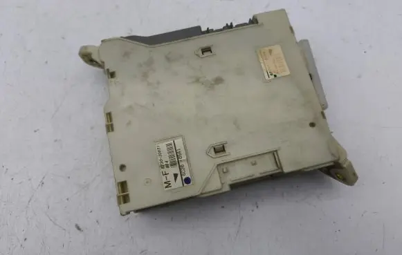 Lexus GS 300 350 430 450H Fuse module 8267230240 8273030631 602070498