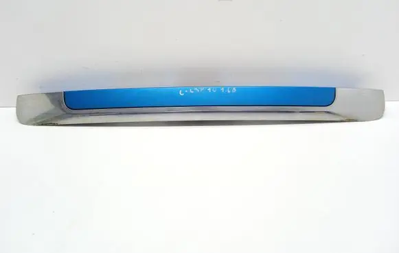 Trunk door license plate light bar