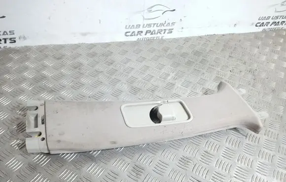 Land Rover Discovery 3 - LR3 (B) pillar trim (top) 631240011 EMG500261