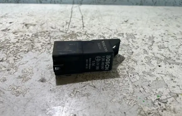 Volvo V50 Glow plug pre-heat relay 0281003047 20110822