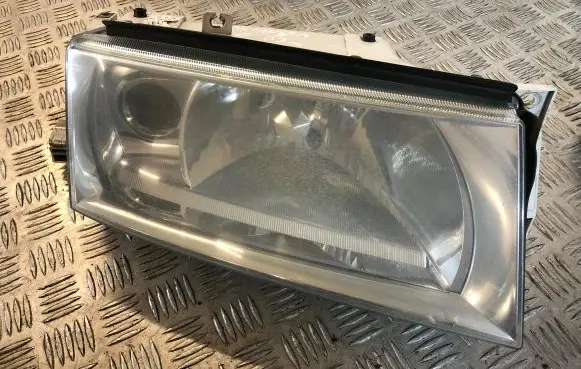 Skoda Octavia Mk1 (1U) Headlight/headlamp 1U1941018D