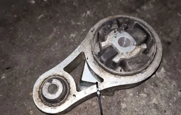 Opel Vivaro Gearbox mount