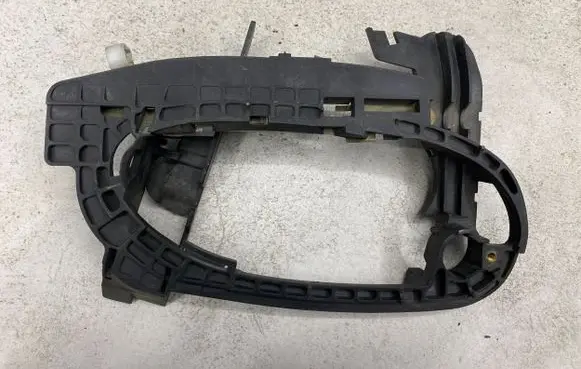 BMW 7 E65 E66 Front door exterior handle/bracket 7013702706