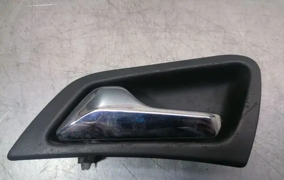 Mercedes-Benz C W203 Front door interior handle A2037601161