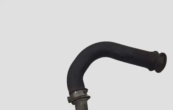 Land Rover Discovery 3 - LR3 Engine coolant pipe/hose 7H2Q6720DA