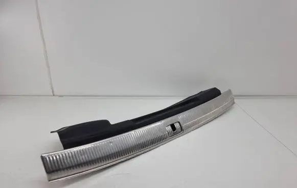 Trunk/boot sill cover protection