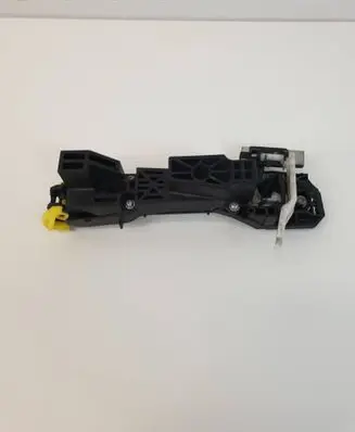 Toyota Avensis T270 Rear door exterior handle/bracket 445R