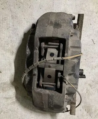 Land Rover Range Rover L322 Front brake caliper