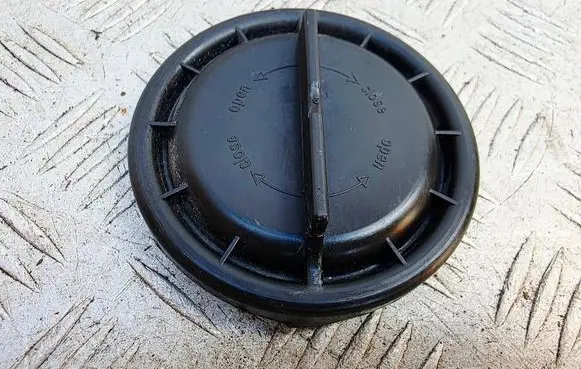 Opel Astra J Headlight/headlamp dust cover 14735400