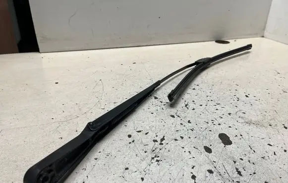 Opel Zafira A Front wiper blade arm 90582558