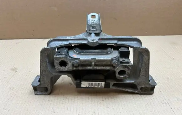 Mercedes-Benz CLA C117 X117 W117 Engine mount bracket A2462402617