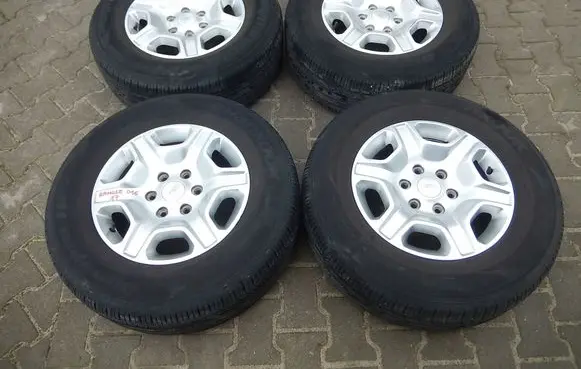 Ford Ranger R17 alloy rim 