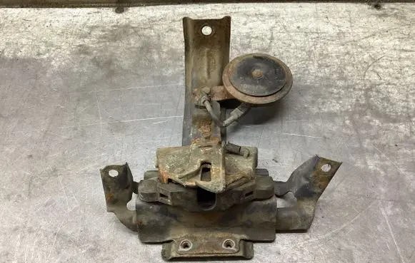 Mitsubishi Grandis Engine bonnet/hood lock/catch