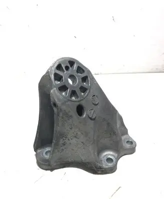 Audi Q7 4L Engine mounting bracket 7L6199307A