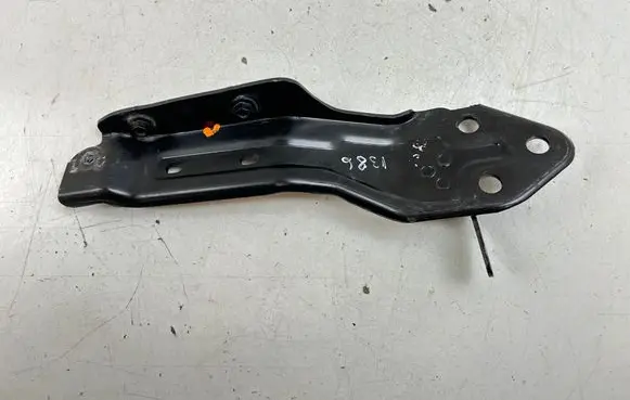 Cadillac Escalade IV Fender mounting bracket 23488050