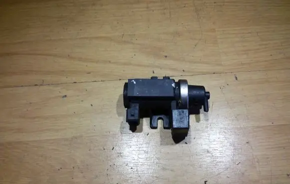 BMW 5 E39 Turbo solenoid valve 72279600