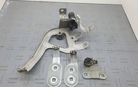 BMW 5 F10 F11 Fender mounting bracket 