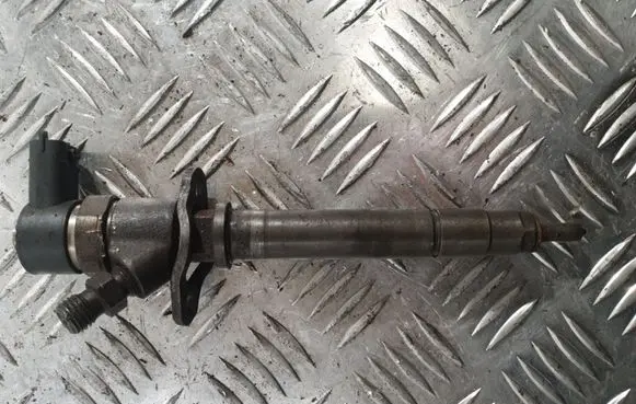 Volvo S60 Fuel injector 8658351