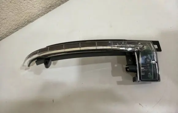 Audi A4 S4 B8 8K Mirror indicator light T100118