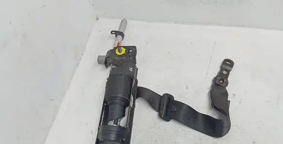 Volvo V50 Front seatbelt 3039205428 8639694 6012243
