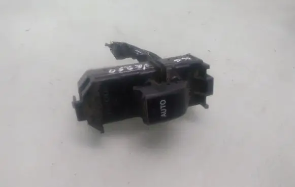 Toyota Avensis Verso Electric window control switch 8403044020