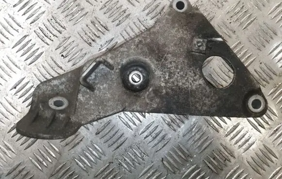 BMW 5 E60 E61 Engine mounting bracket 6777053