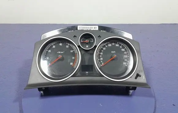 Opel Zafira C Speedometer (instrument cluster) 13308998