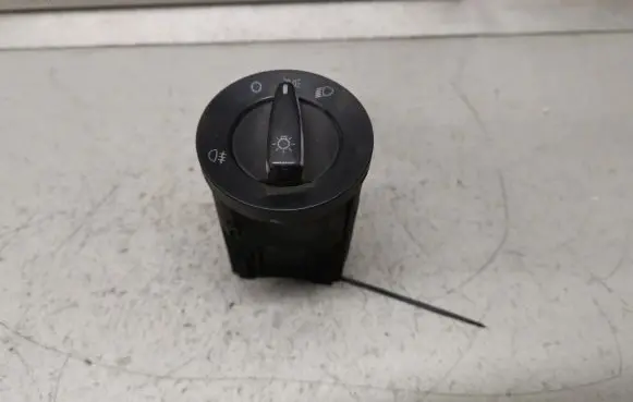 Volkswagen Golf IV Light switch 1C0941531