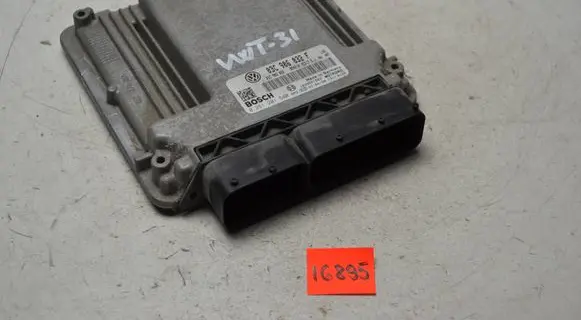 Volkswagen Touran I Engine control unit/module 03C906032F 03C906032 0261201540