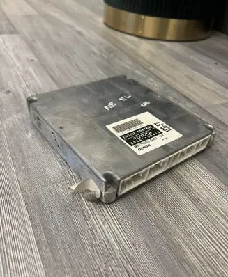 Toyota Avensis T220 Engine control unit/module 8966105410