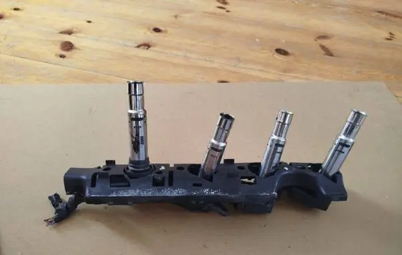Volkswagen Golf V High voltage ignition coil 0901250612 R0401S00400 133807