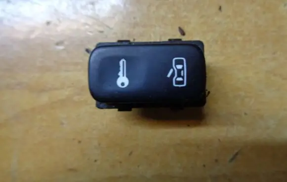 Skoda Yeti (5L) Central locking switch button 1Z0962125A