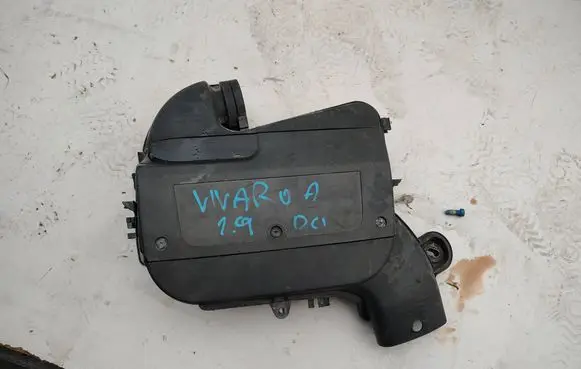 Opel Vivaro Air filter box 